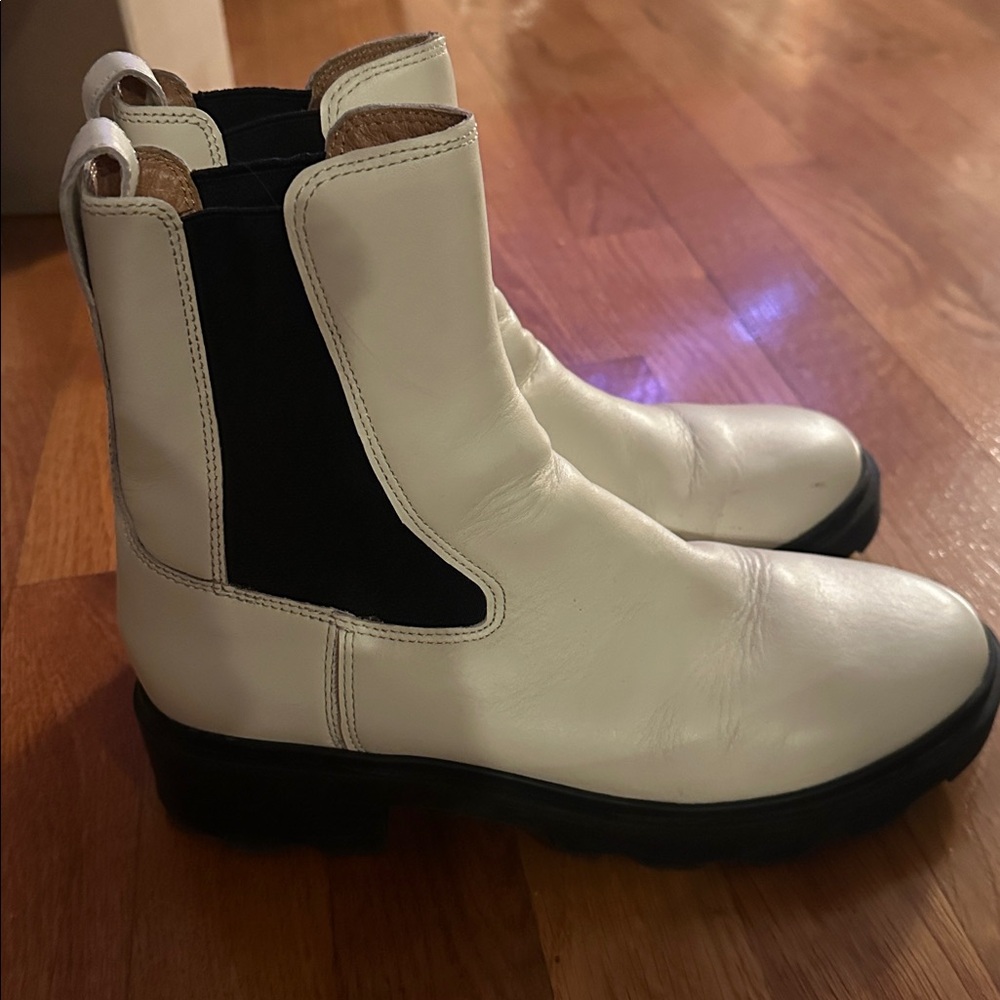 Madewell The Wyckoff Chelsea Lugsole Boots Women size 7, in Leather ManMade Sole